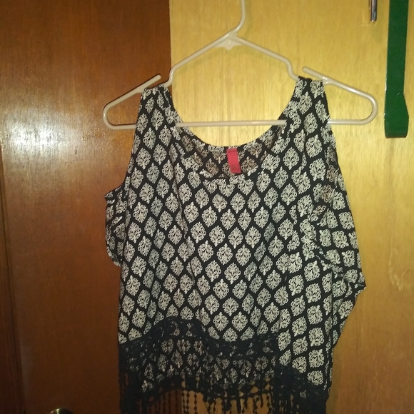 Top - Picture 2 of 2